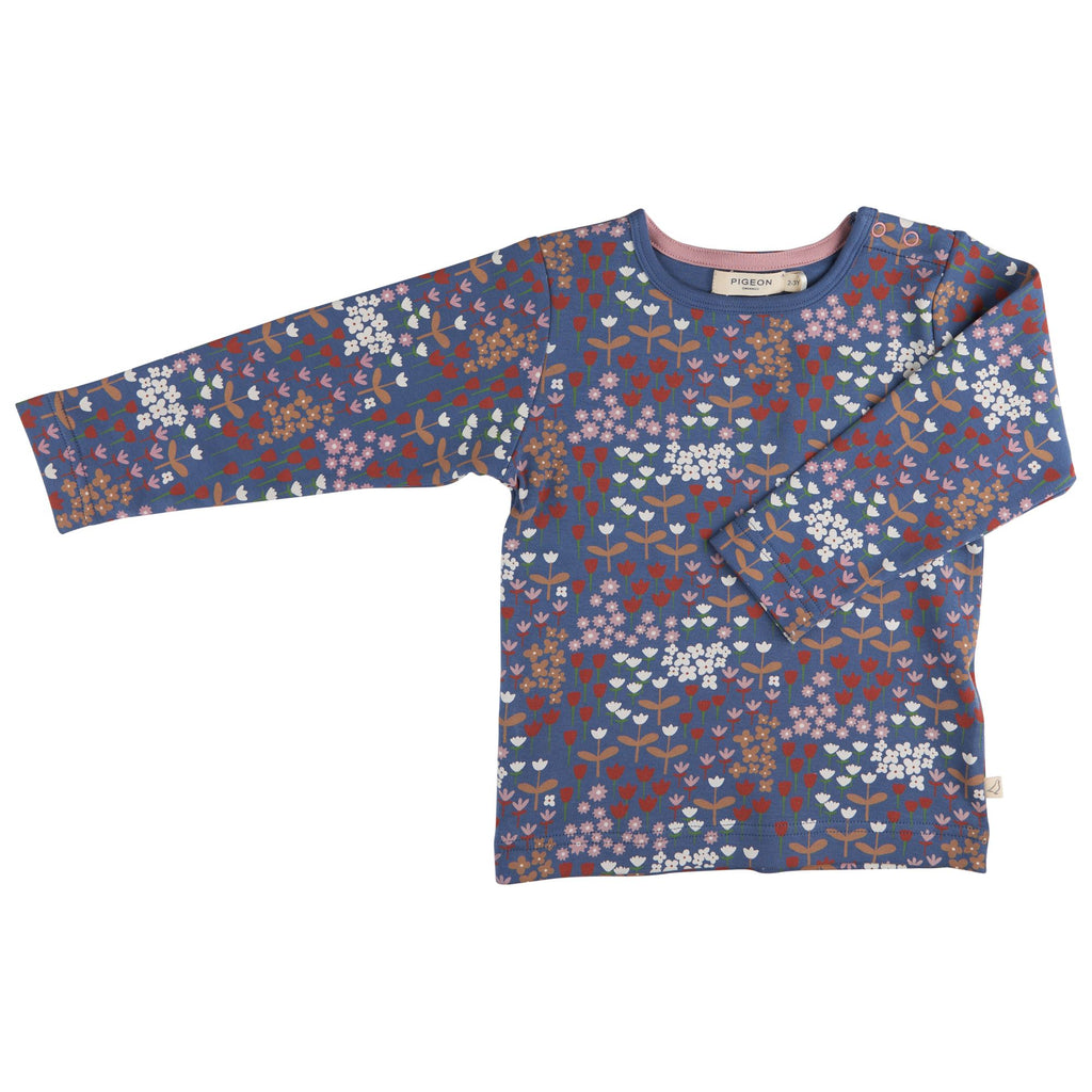 Pigeon Organics- T Shirt Meadow- Night Blue- Baby at the bank