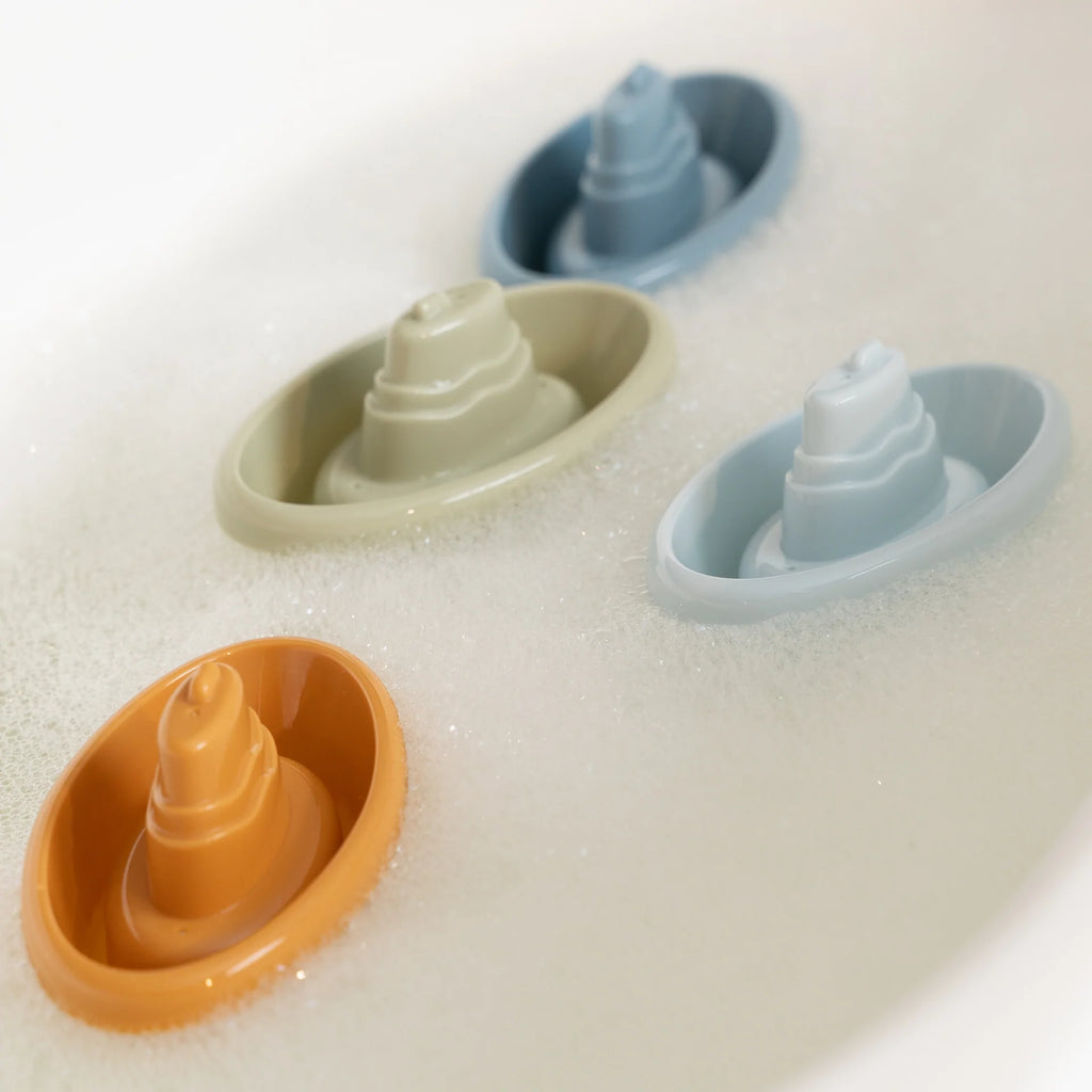 Little Dutch- Blue Stackable Bath Boats- Baby at the bank